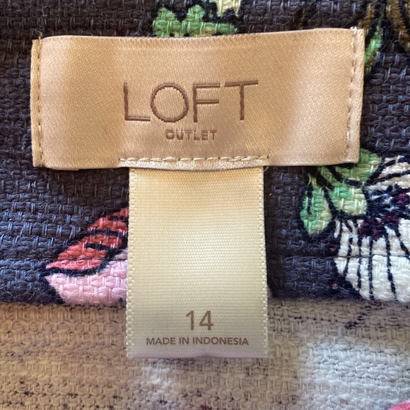 Ann Taylor Loft flower skirt size 14. - Picture 4 of 7